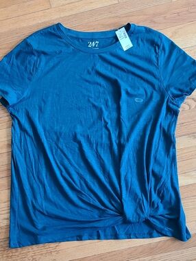 NWT Maurices Top Women’s XXL  Green Knotted Hemline